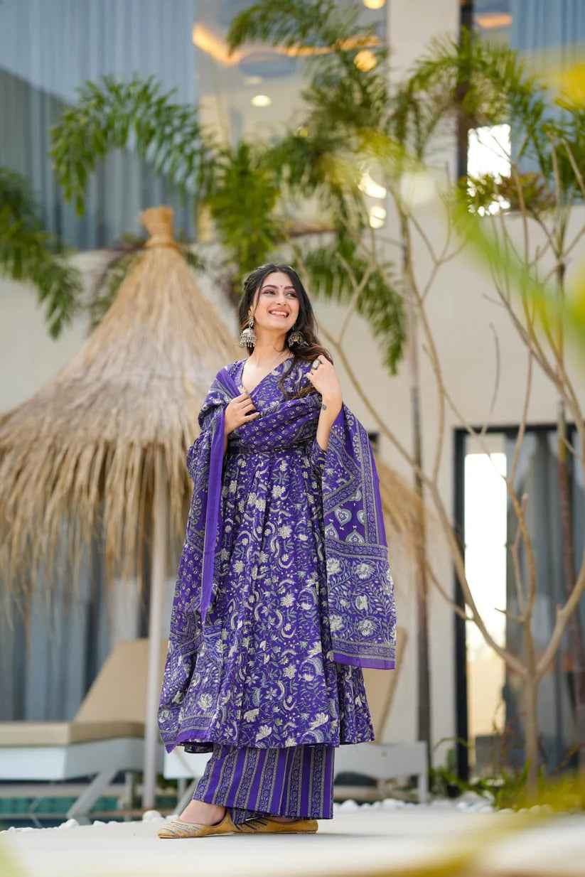 Aaysa Women Floral Printed Regular Pure Cotton Kurta with Trousers & With Dupatta