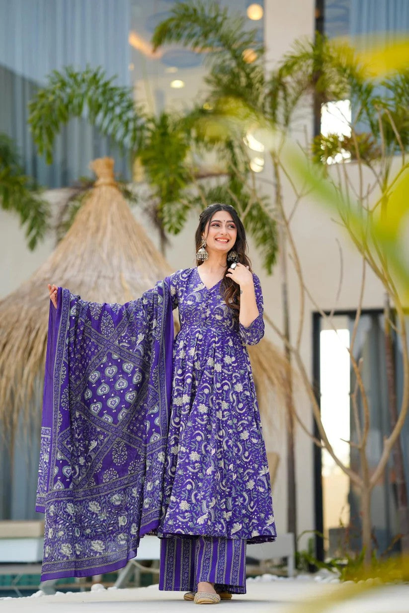 Aaysa Women Floral Printed Regular Pure Cotton Kurta with Trousers & With Dupatta
