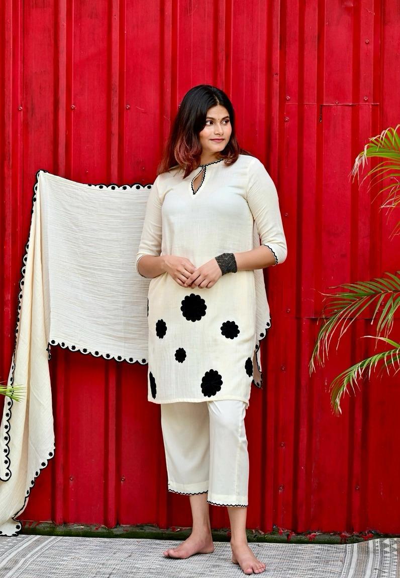 Aaysa Geometric Embroidered Keyhole Neck Pure Cotton Kurta With Trousers And Dupatta