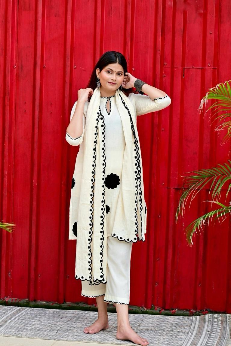 Aaysa Geometric Embroidered Keyhole Neck Pure Cotton Kurta With Trousers And Dupatta