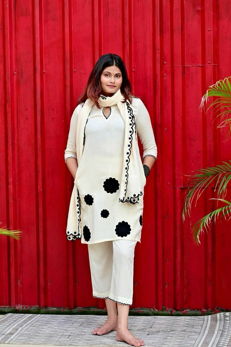 Aaysa Geometric Embroidered Keyhole Neck Pure Cotton Kurta With Trousers And Dupatta