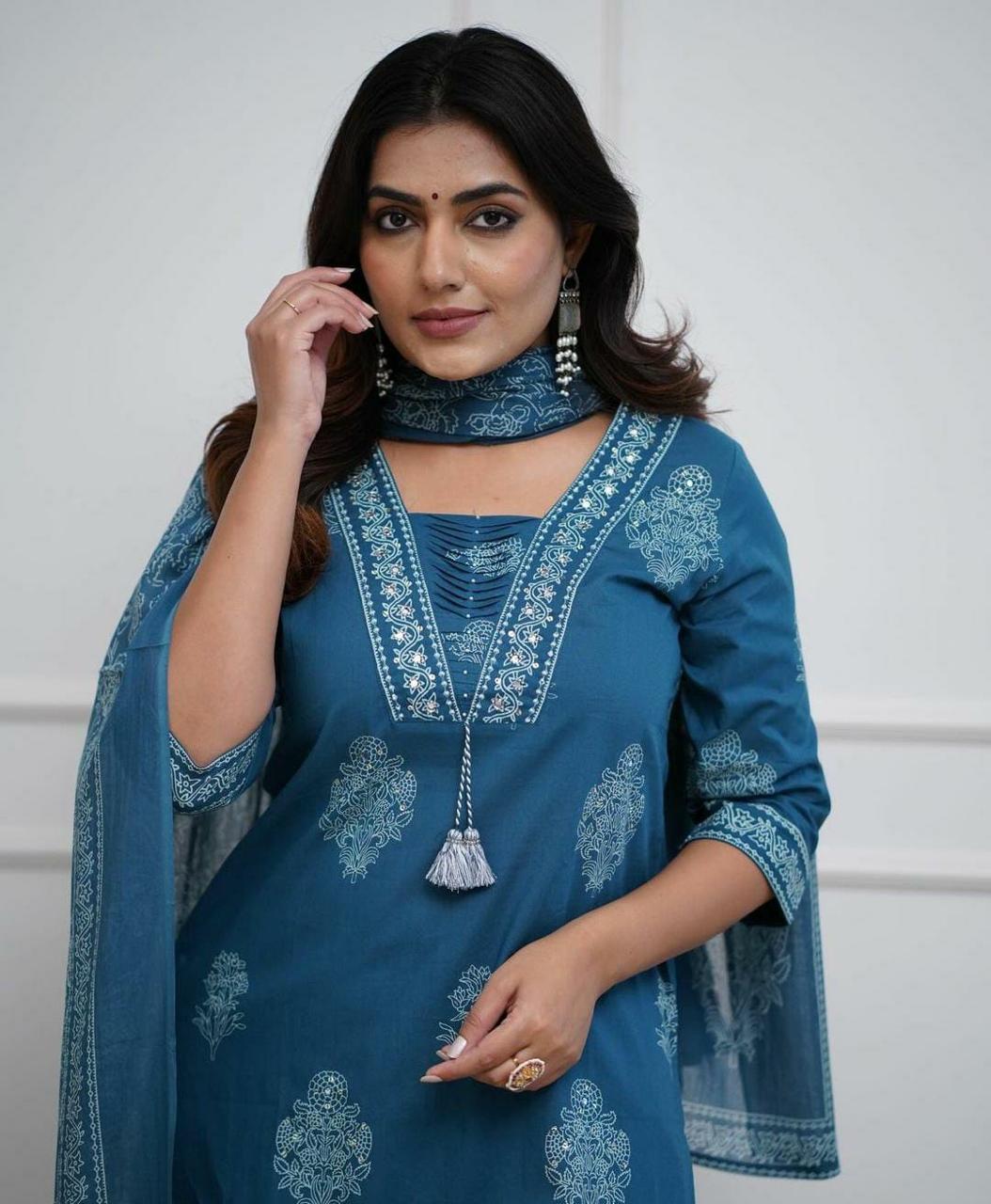 Aaysa Women Floral Pure Cotton Kurta with Trousers & With Dupatta