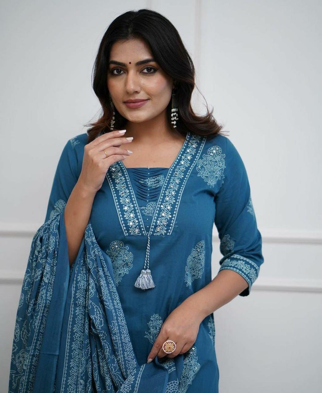 Aaysa Women Floral Pure Cotton Kurta with Trousers & With Dupatta