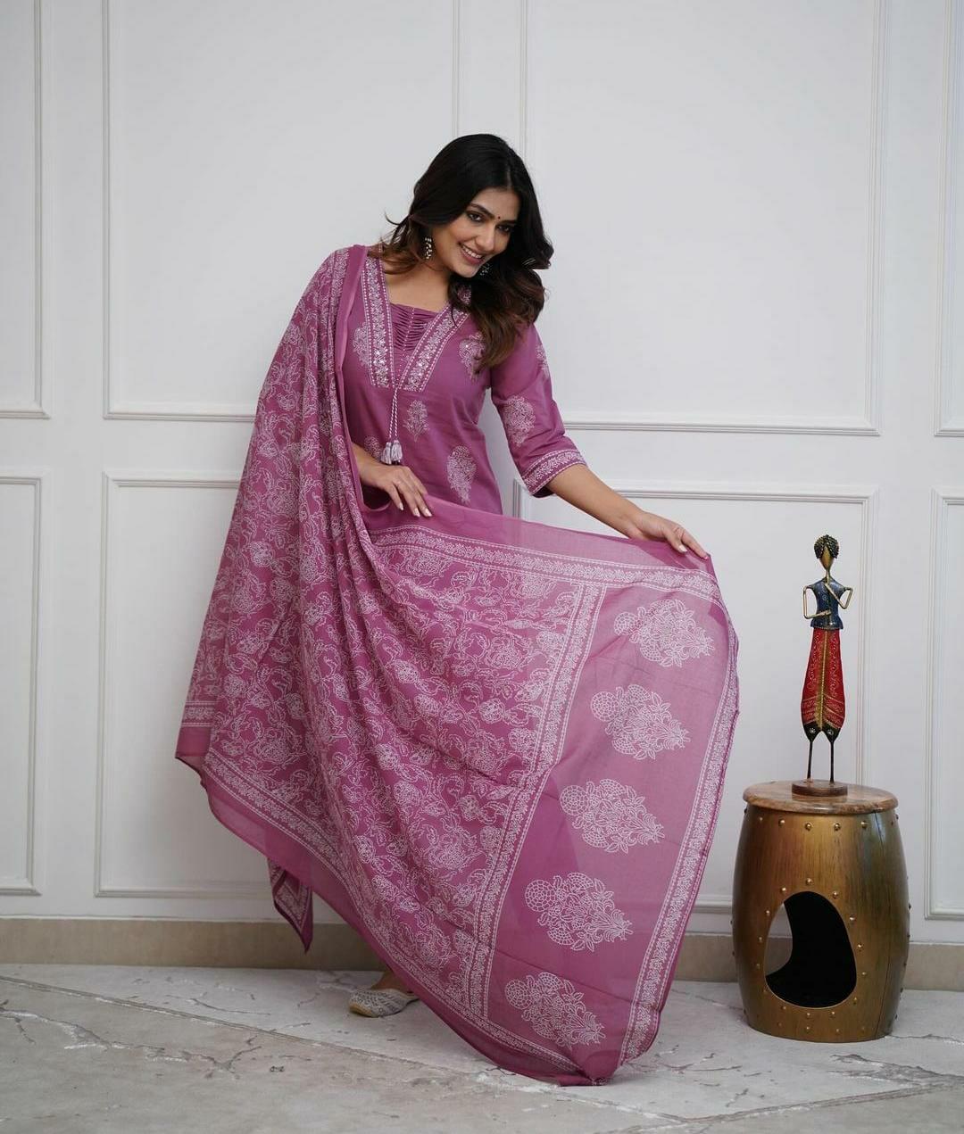 Aaysa Women Floral Pure Cotton Kurta with Trousers & With Dupatta