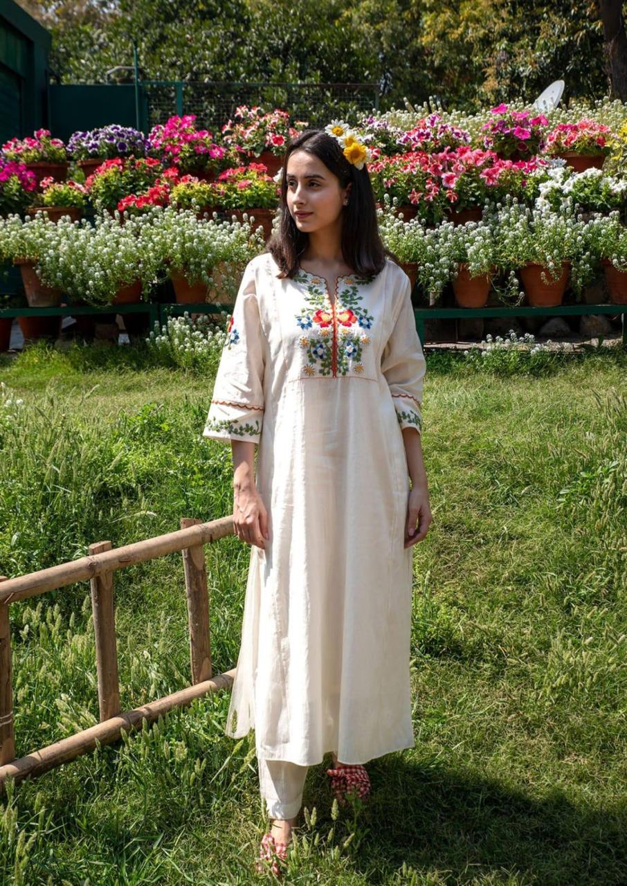 Aaysa Women Floral Embroidered Cotton Kurta with Trousers
