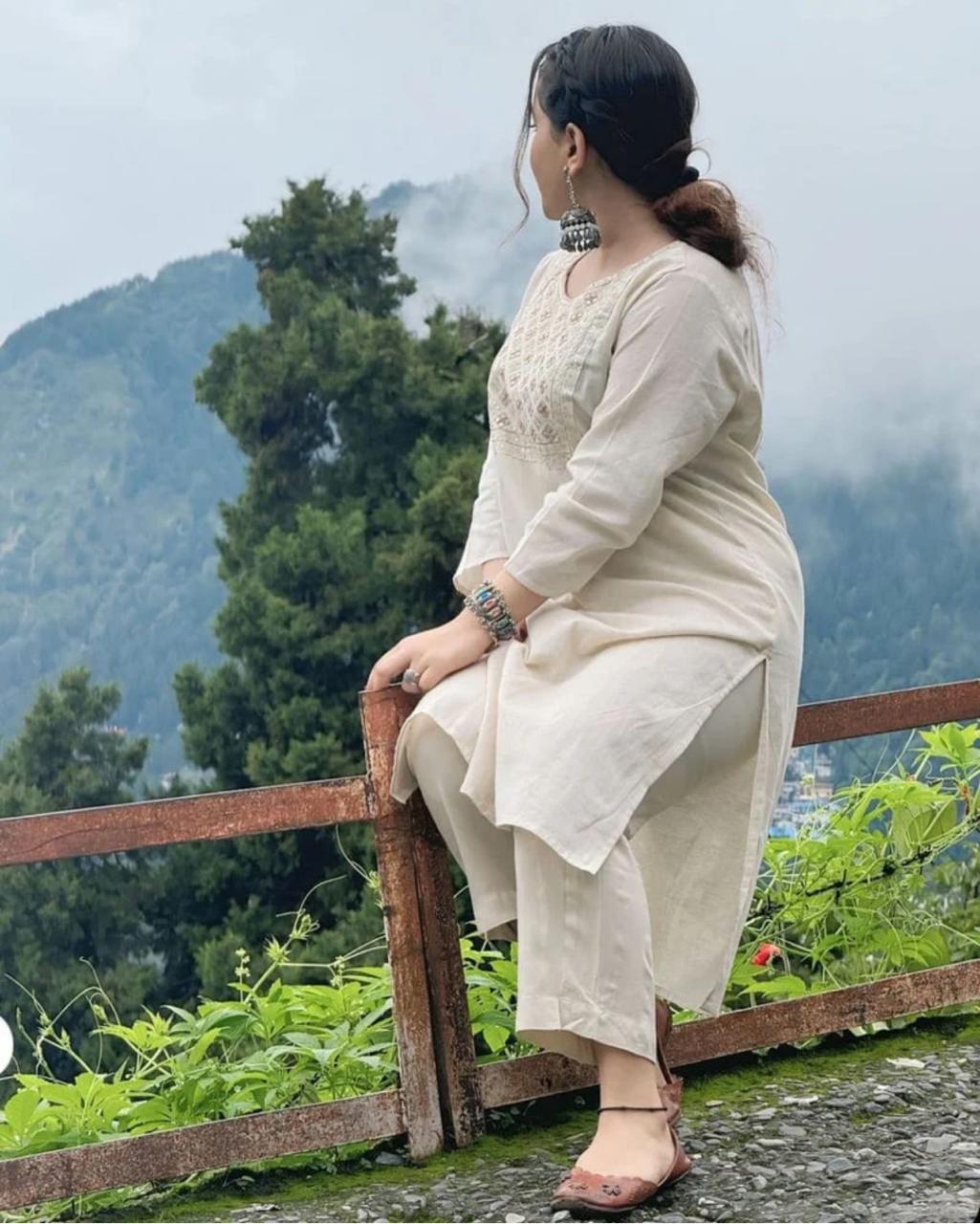 Aaysa Geometric Yoke Design Pure Cotton Kurta With Trousers