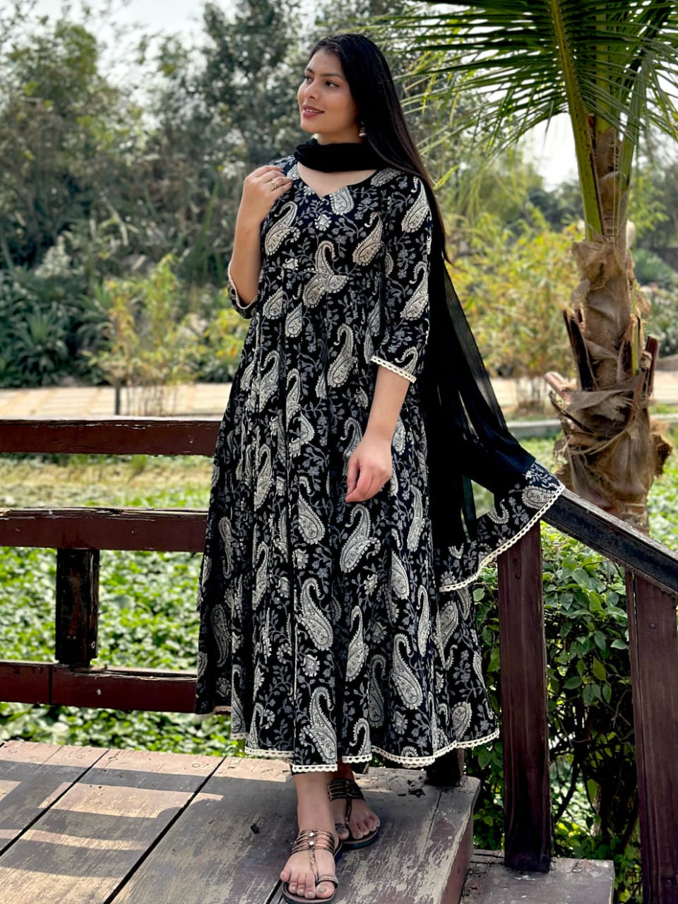 Aaysa Women Paisley Printed Regular Pure Cotton Kurtas & Trousers With Dupatta