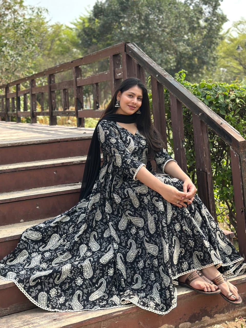 Aaysa Women Paisley Printed Regular Pure Cotton Kurtas & Trousers With Dupatta