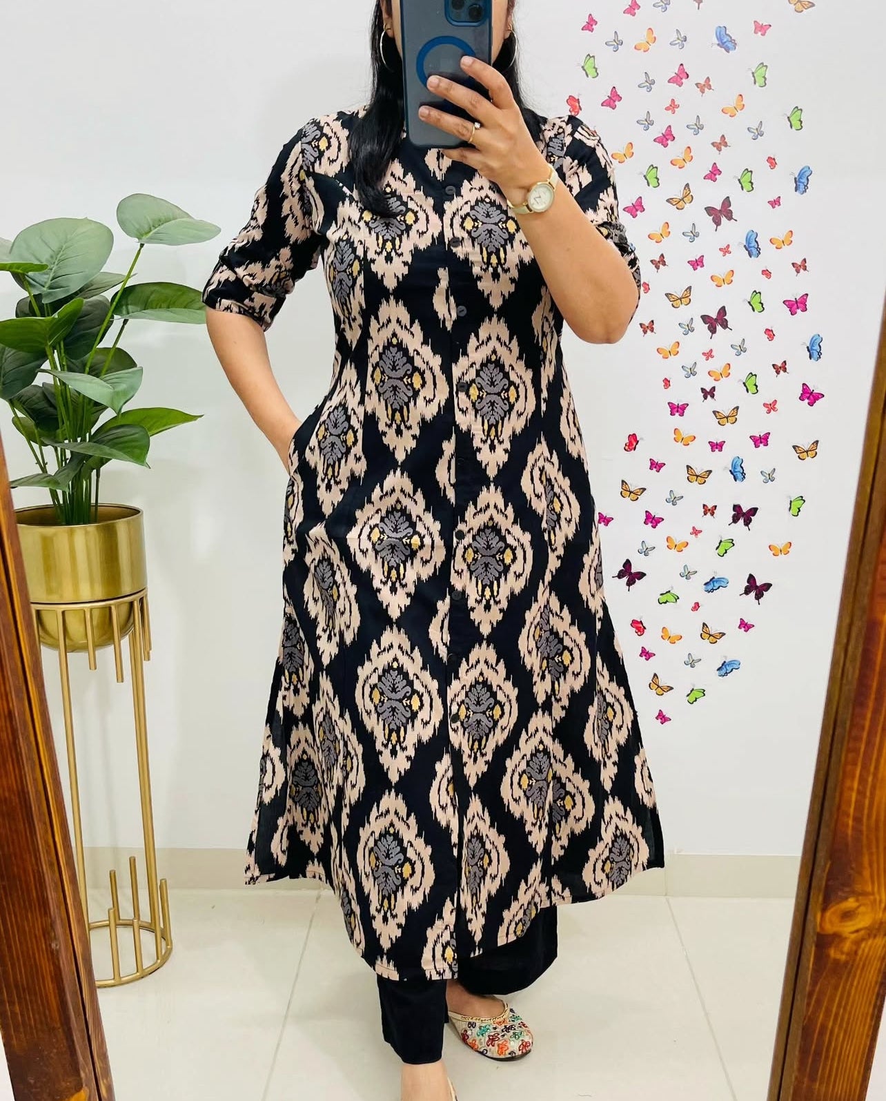 Aaysa Floral Printed Round Neck Pure Cotton Straight Kurta with Trousers