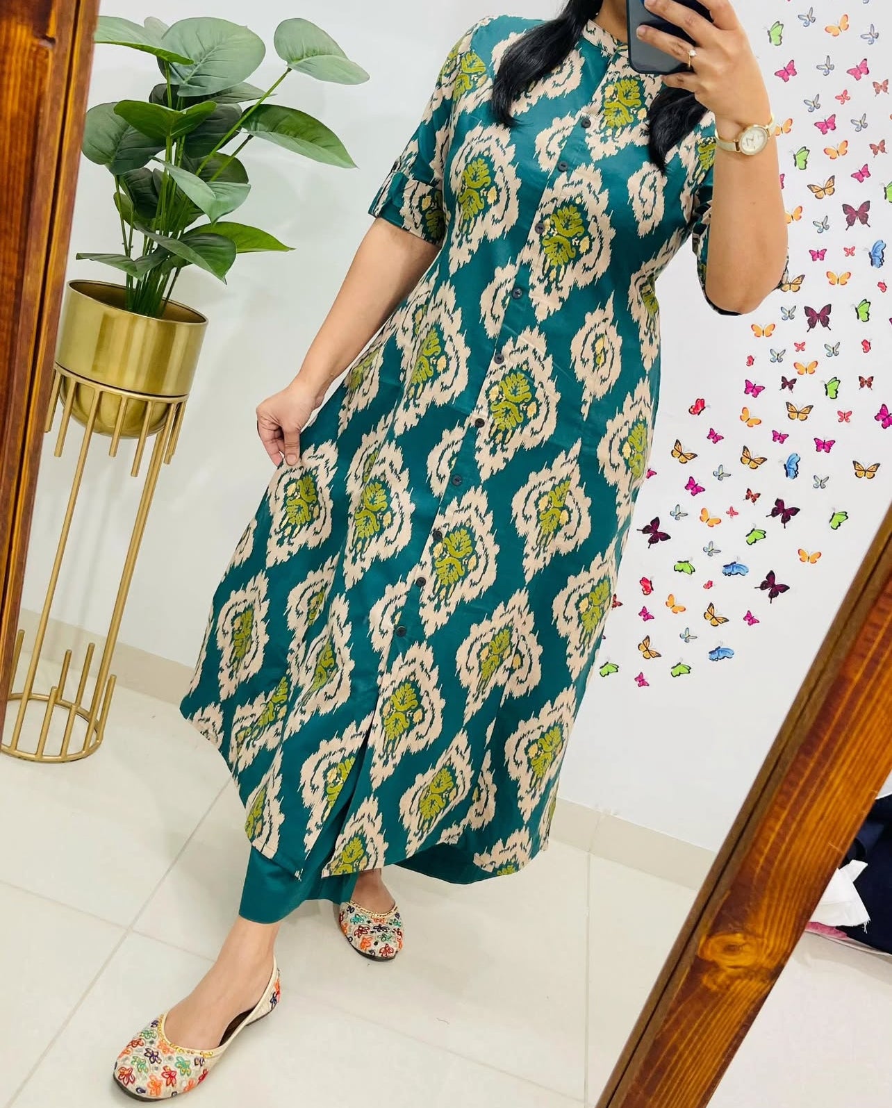 Aaysa Floral Printed Round Neck Pure Cotton Straight Kurta with Trousers