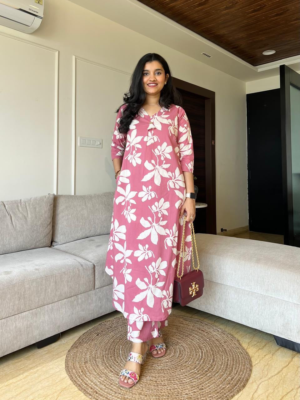 Aaysa Women Floral Printed Regular Pure Cotton Kurta with Trousers