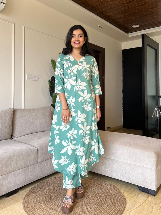 Aaysa Women Floral Printed Regular Pure Cotton Kurta with Trousers