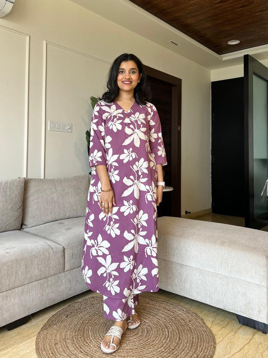 Aaysa Women Floral Printed Regular Pure Cotton Kurta with Trousers