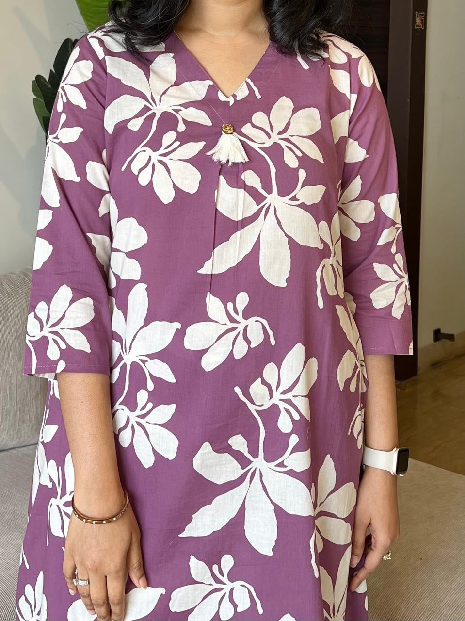 Aaysa Women Floral Printed Regular Pure Cotton Kurta with Trousers