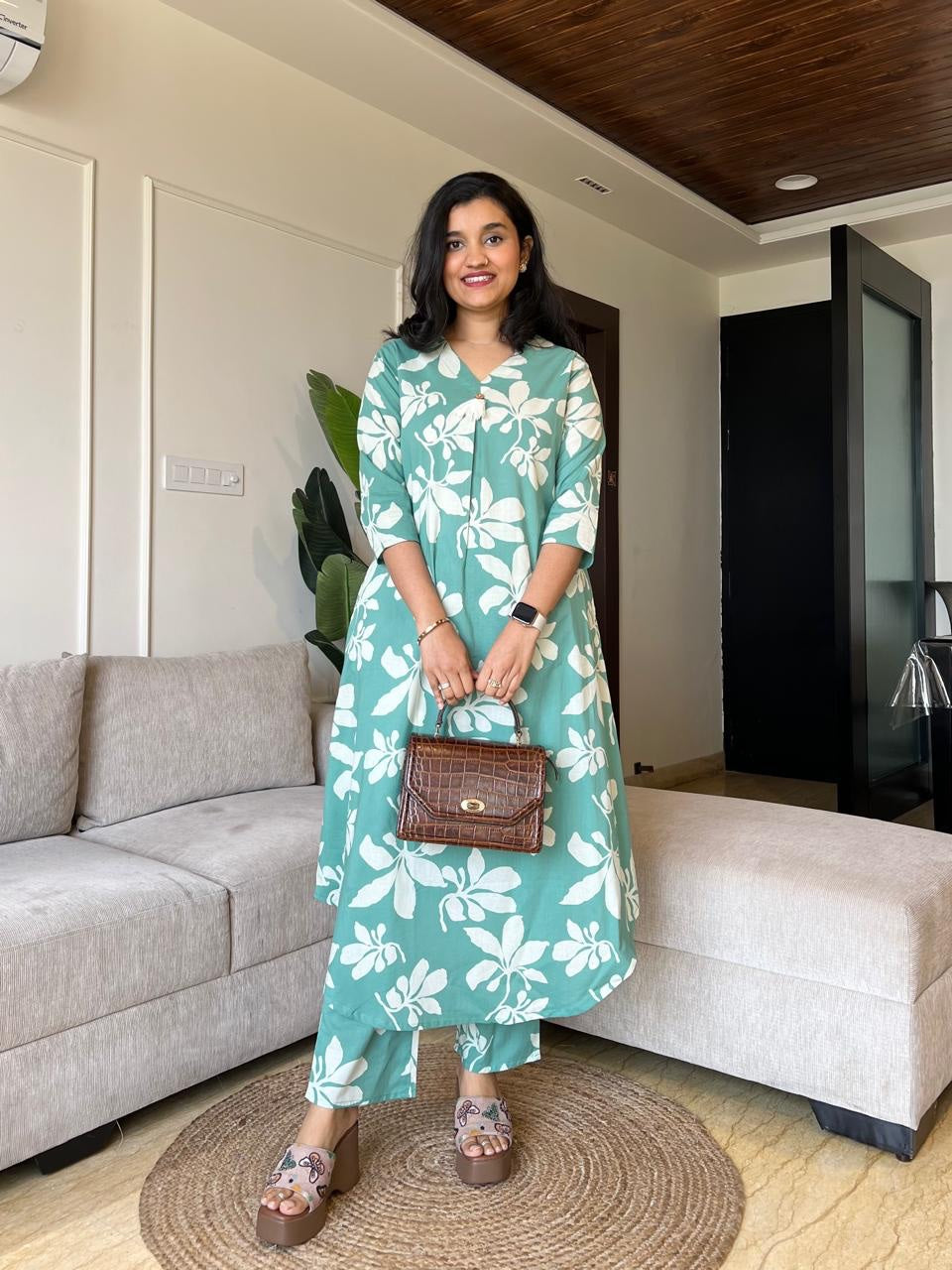 Aaysa Women Floral Printed Regular Pure Cotton Kurta with Trousers