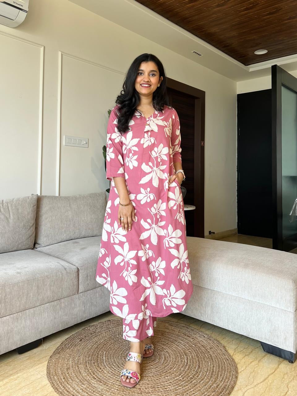 Aaysa Women Floral Printed Regular Pure Cotton Kurta with Trousers