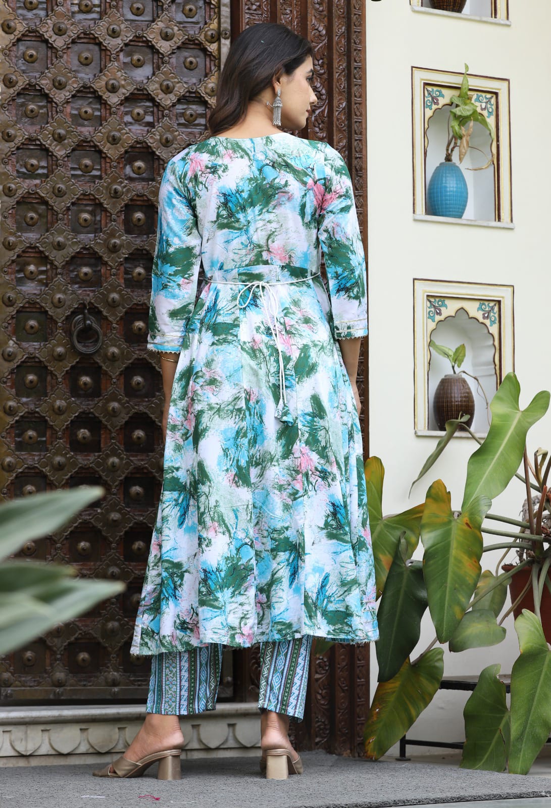 Aaysa Women Floral Embroidered Regular Patchwork Kurta with Trousers & With Dupatta