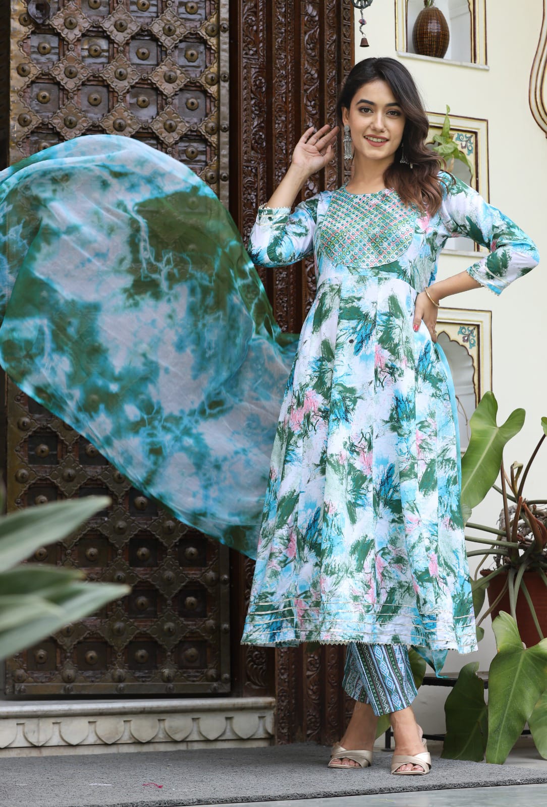 Aaysa Women Floral Embroidered Regular Patchwork Kurta with Trousers & With Dupatta
