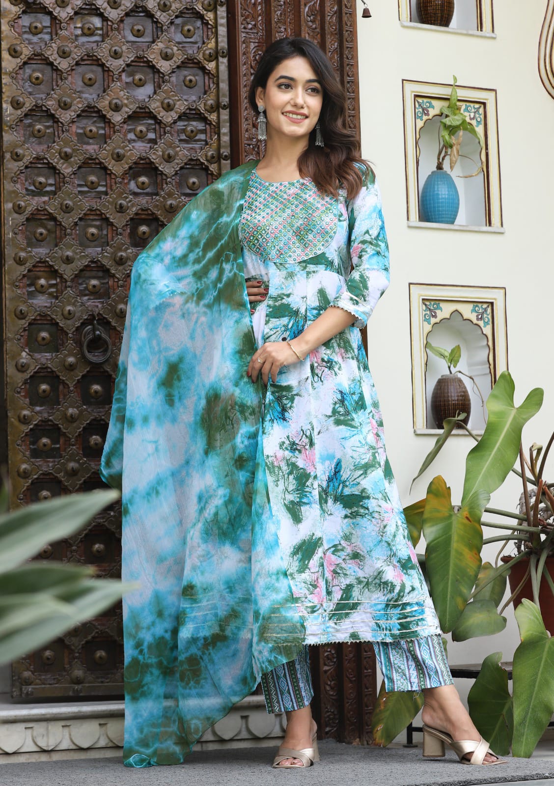 Aaysa Women Floral Embroidered Regular Patchwork Kurta with Trousers & With Dupatta