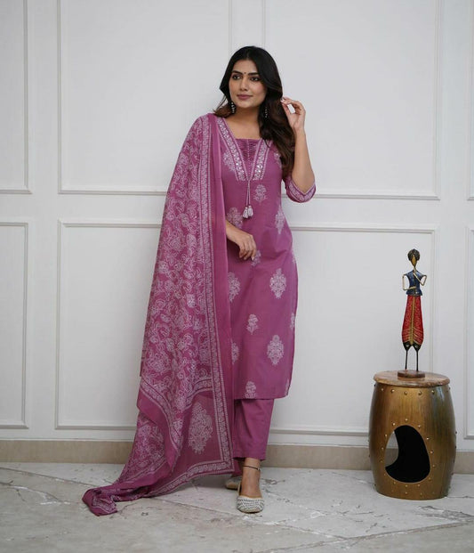 Aaysa Women Floral Pure Cotton Kurta with Trousers & With Dupatta