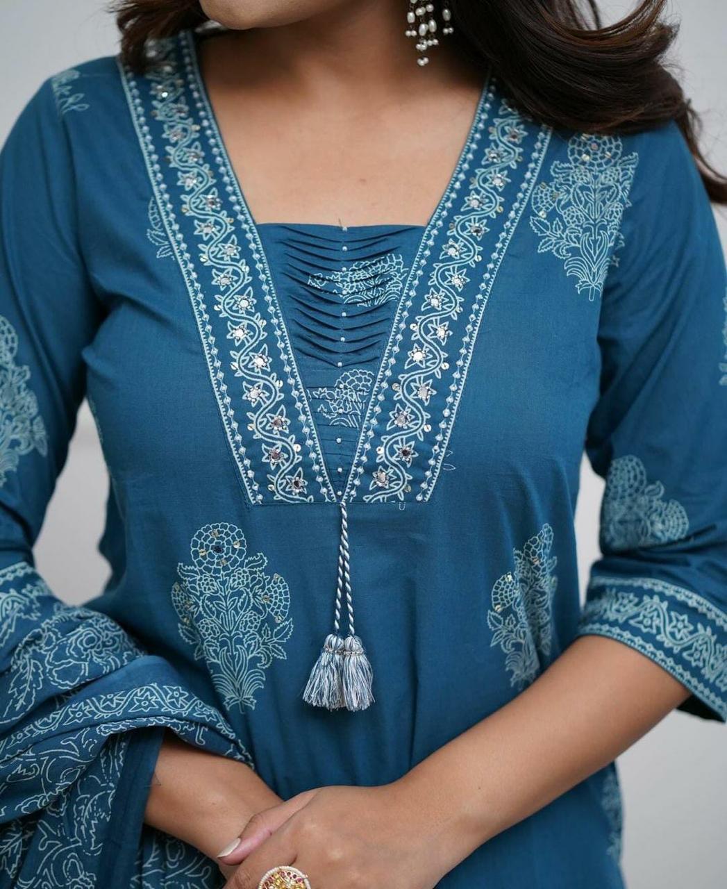 Aaysa Women Floral Pure Cotton Kurta with Trousers & With Dupatta