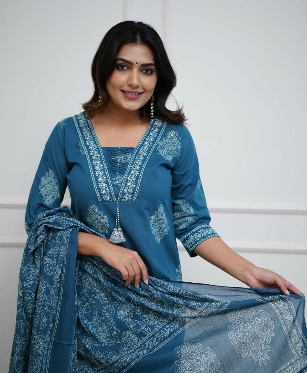 Aaysa Women Floral Pure Cotton Kurta with Trousers & With Dupatta