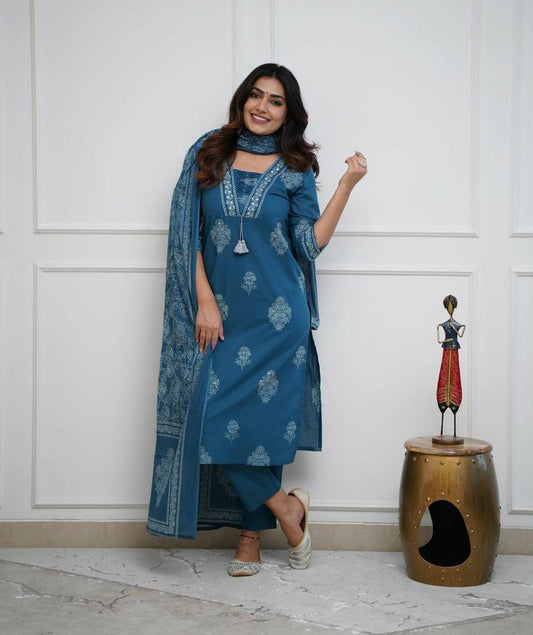 Aaysa Women Floral Pure Cotton Kurta with Trousers & With Dupatta