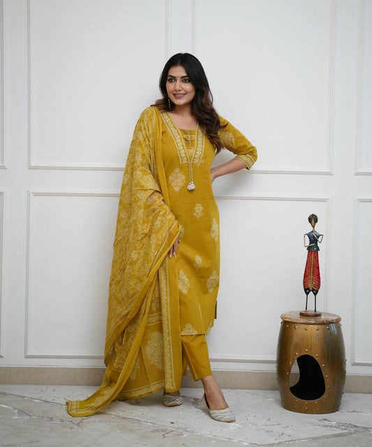 Aaysa Women Floral Pure Cotton Kurta with Trousers & With Dupatta