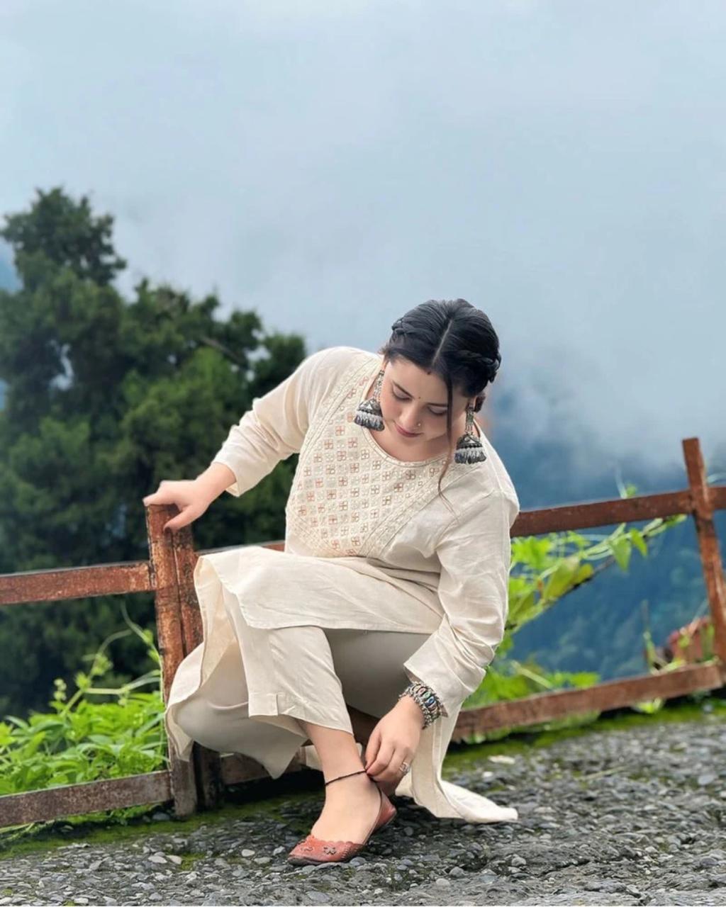 Aaysa Geometric Yoke Design Pure Cotton Kurta With Trousers