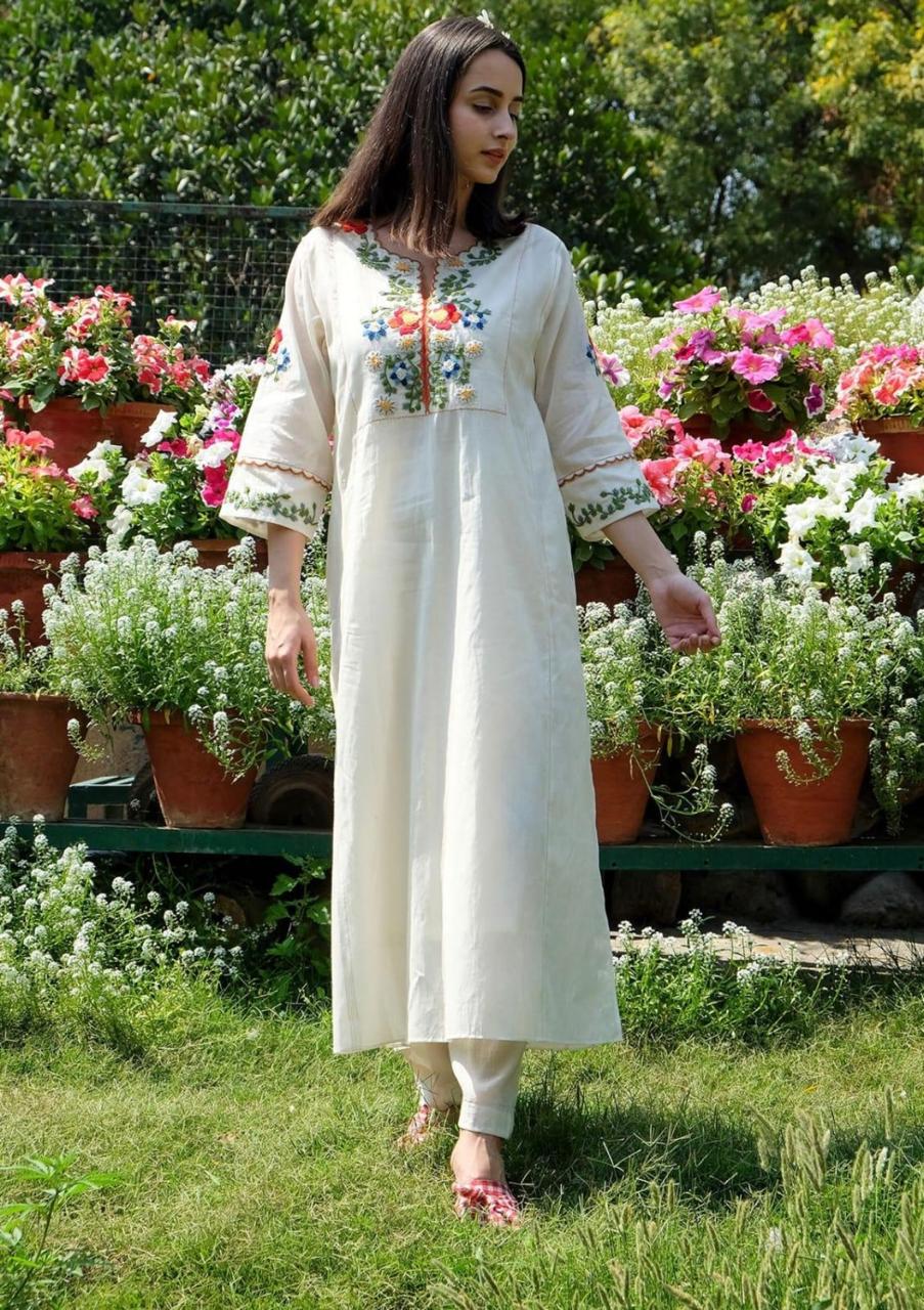 Aaysa Women Floral Embroidered Cotton Kurta with Trousers