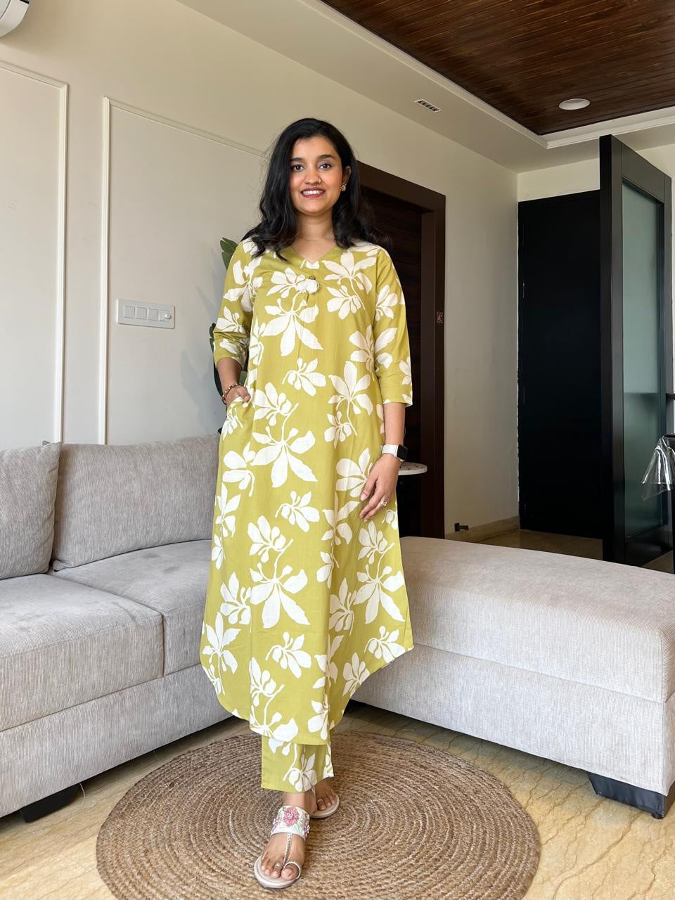 Aaysa Women Floral Printed Regular Pure Cotton Kurta with Trousers