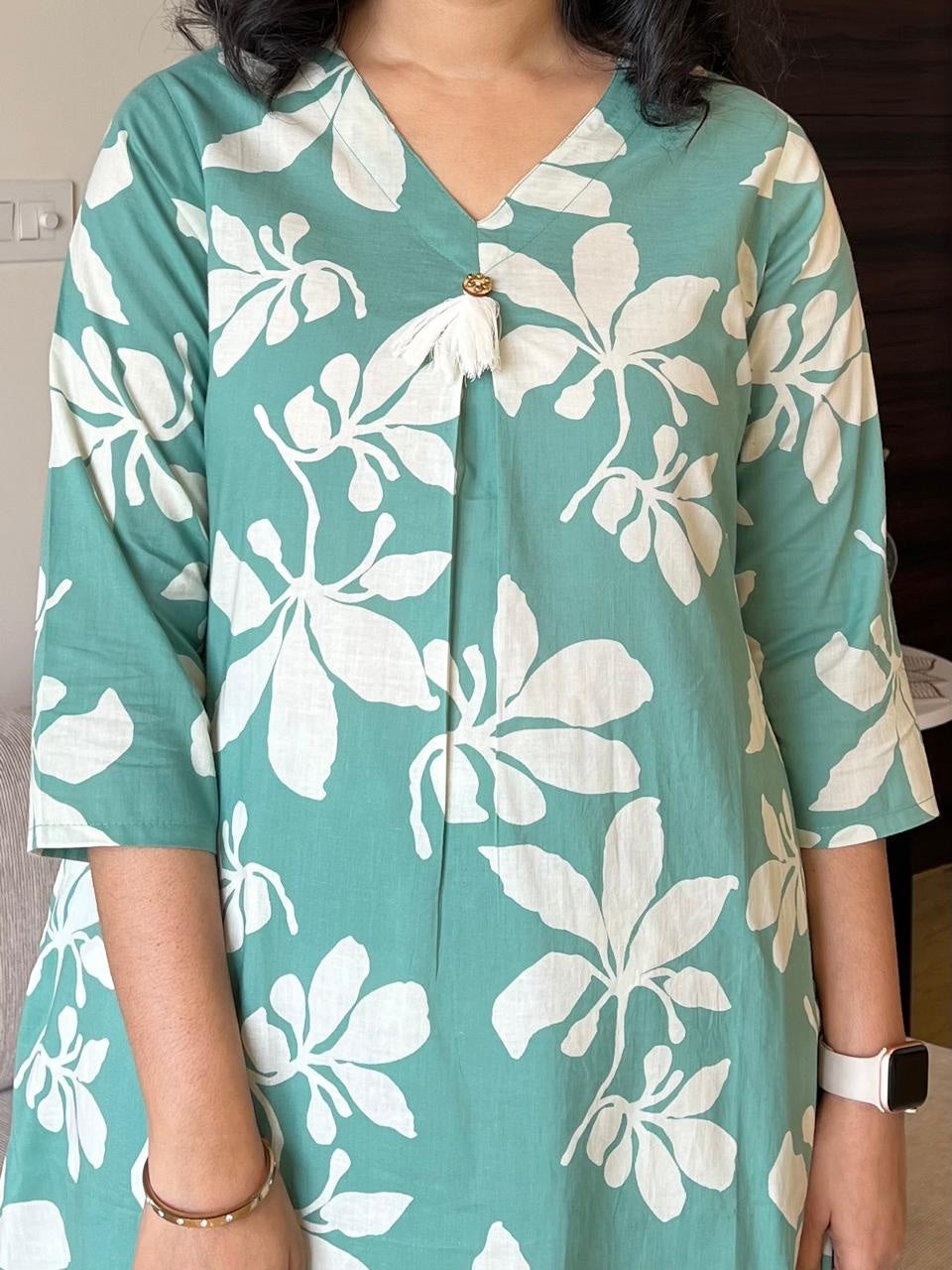 Aaysa Women Floral Printed Regular Pure Cotton Kurta with Trousers