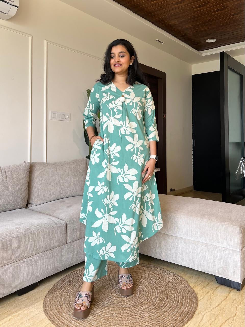 Aaysa Women Floral Printed Regular Pure Cotton Kurta with Trousers