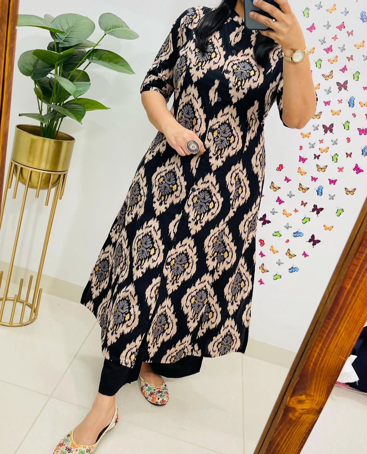 Aaysa Floral Printed Round Neck Pure Cotton Straight Kurta with Trousers